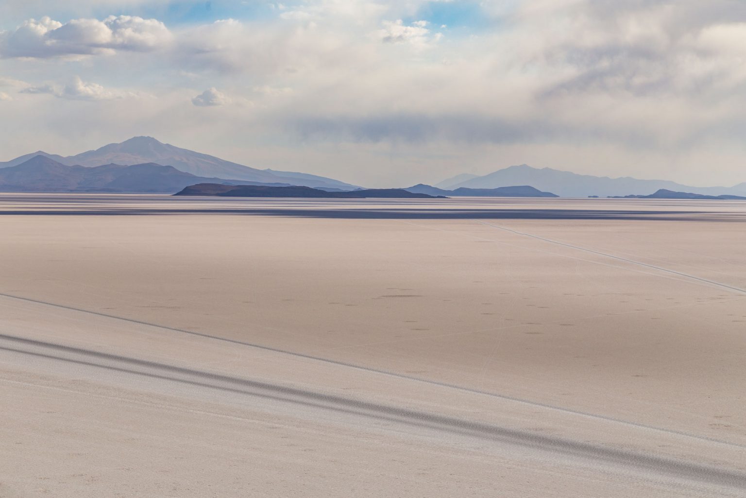 BOLIVIA - Must do: a luxury Salar de Uyuni day tour with sunset & wine ...